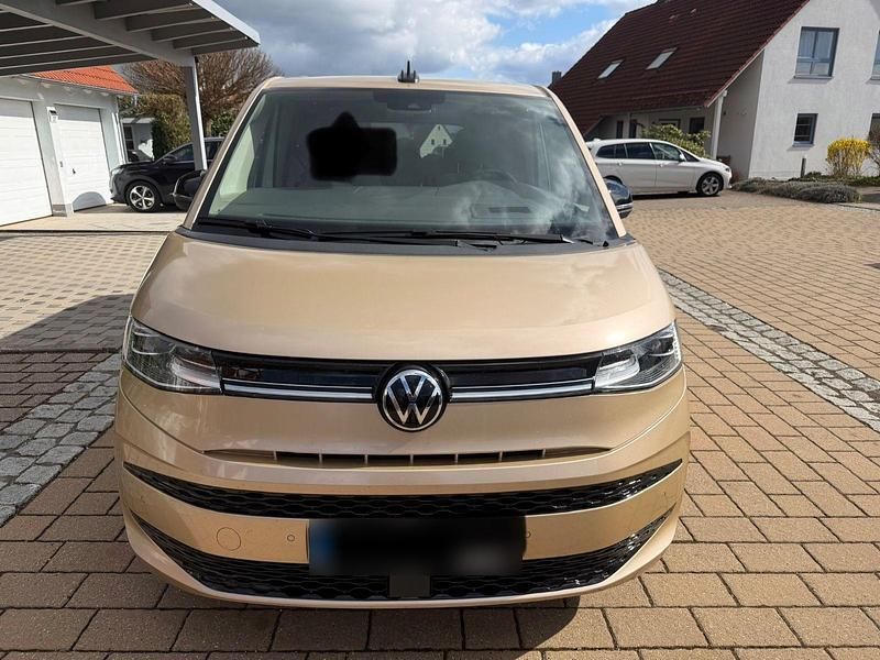 Second-hand VW Multivan Life 204 CP (150 kW) 2022 Auriu Monovolum