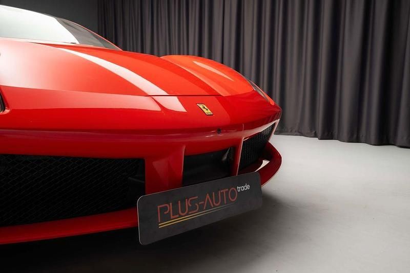 Second-hand Ferrari 488 707 CP (519 kW) 2019 Roșu Cabrio