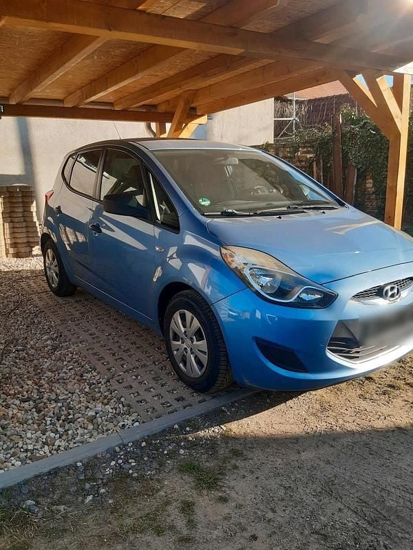 Gebraucht Hyundai ix20 90 PS (66 kW) 2011 Blau Kleinwagen