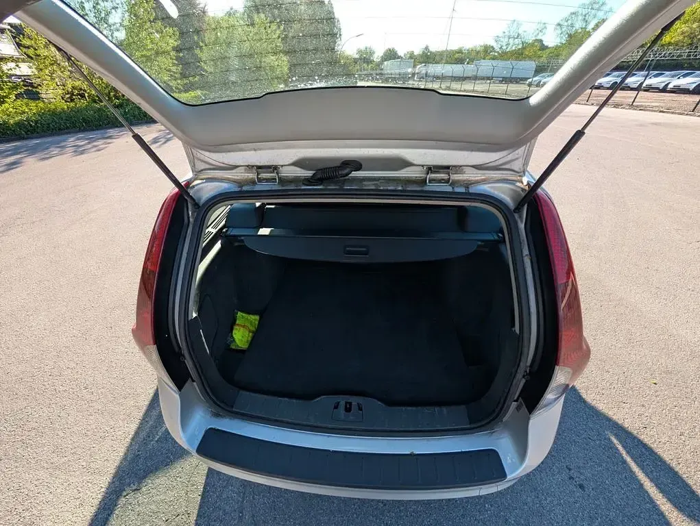 Używany Volvo V50 109 KM (80 kW) 2008 Srebrny Kombi
