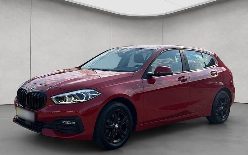 Rot Gebraucht 2021 BMW 118 Advantage Kleinwagen | 20.840 € (Fairer Preis) - Bild 1/4