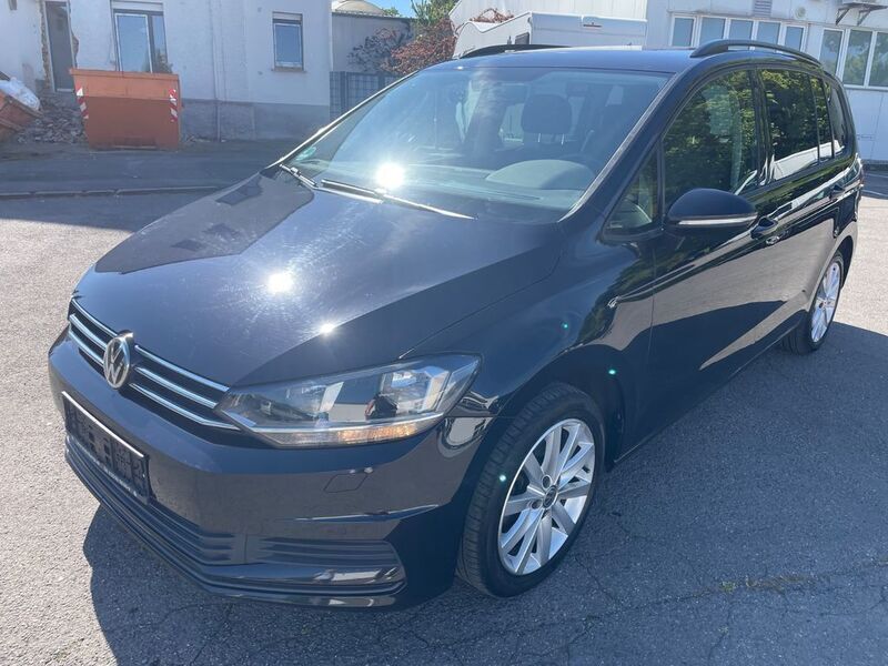 Schwarz Gebraucht 2016 VW Touran Van / Kleinbus | 13.900 € (Fairer Preis) - Bild 1/4