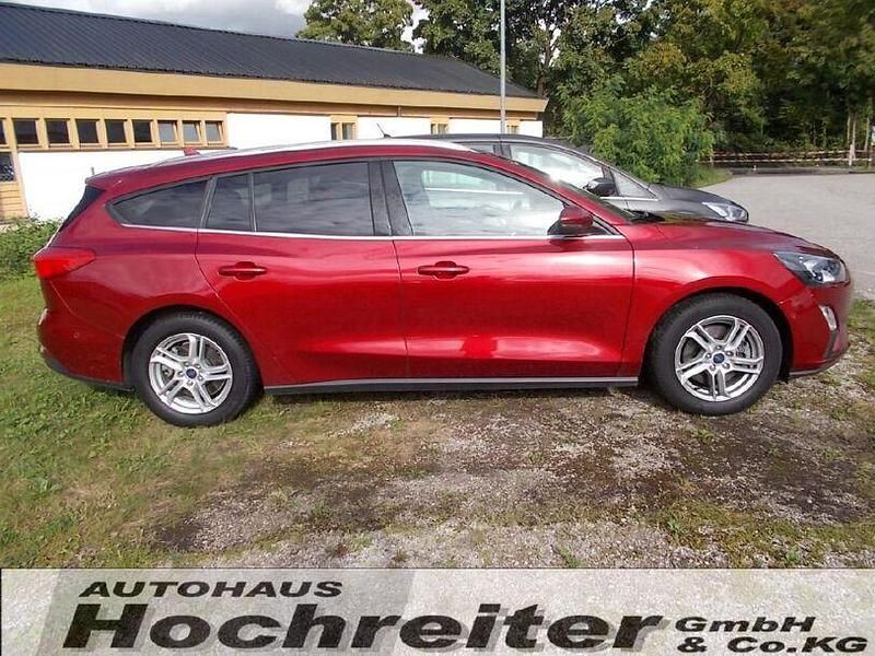 Gebraucht Ford Focus Cool & Connect 125 PS (91 kW) 2019 Rubyrot (metallic) Kombi