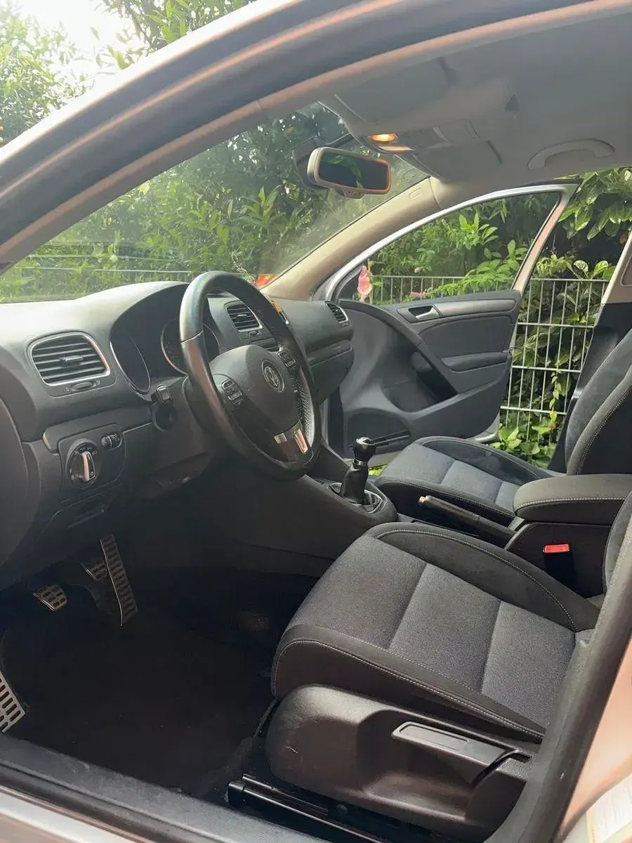 Gebraucht VW Golf VI Style 80 PS (58 kW) 2011 Silber Kleinwagen