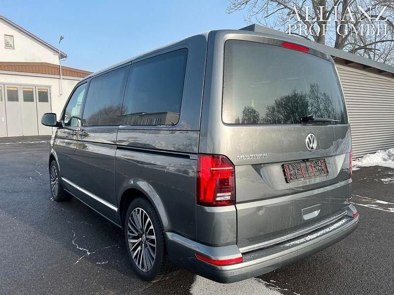 Gebraucht VW Multivan Highline 204 PS (150 kW) 2022 Grau Van