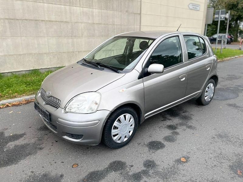 Grau Gebraucht 2005 Toyota Yaris Edition Limousine | 3.999 € (Teuer) - Bild 1/4