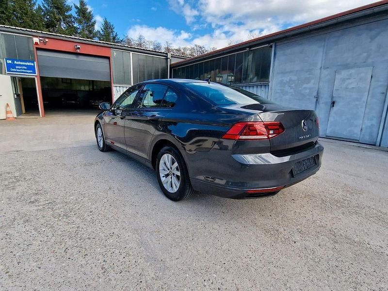 Gebraucht VW Passat 122 PS (89 kW) 2020 Grau Limousine