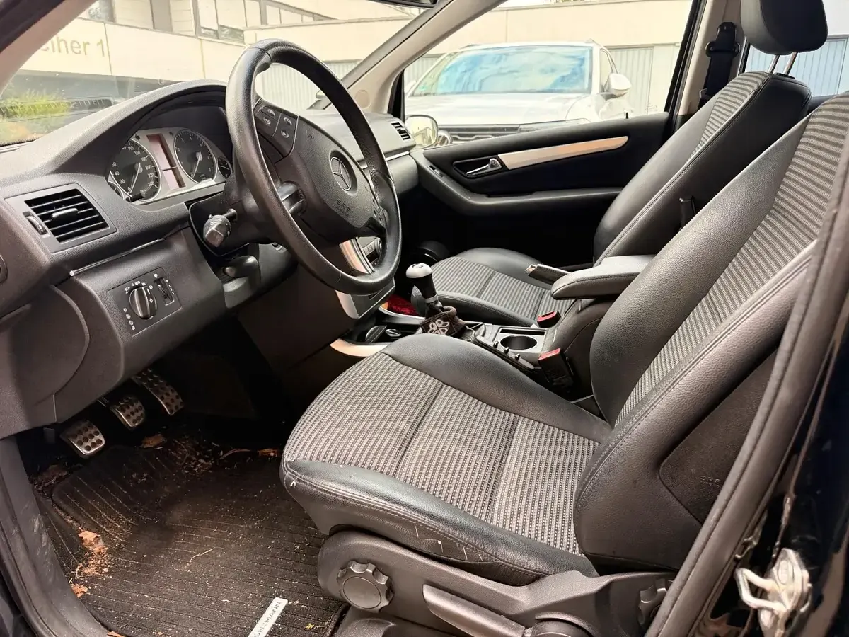 Gebraucht Mercedes B200 136 PS (100 kW) 2007 Schwarz Van / Kleinbus