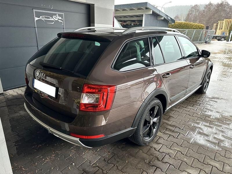 Gebraucht Skoda Octavia 184 PS (135 kW) 2015 Braun Kleinwagen