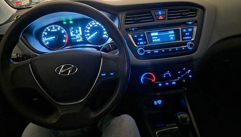 Gebraucht Hyundai i20 Classic 75 PS (55 kW) 2017 Weiß Limousine