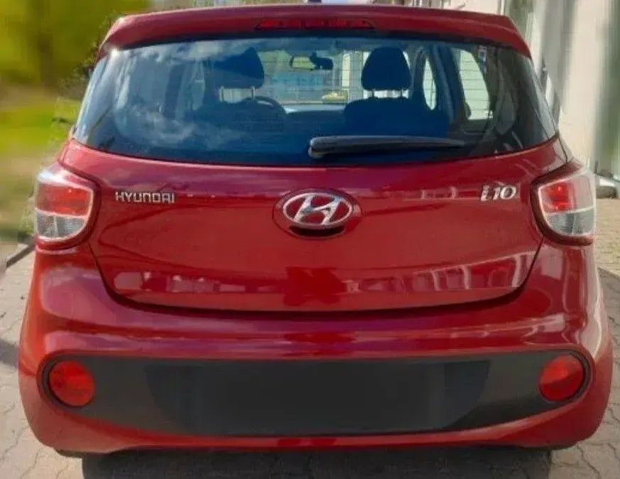 Gebraucht Hyundai i10 Classic 68 PS (50 kW) 2016 Rot Kleinwagen