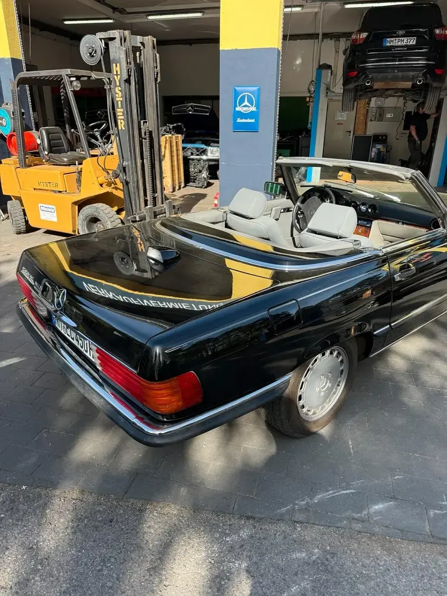 Gebraucht Mercedes 560 231 PS (169 kW) 1987 Schwarz Cabrio