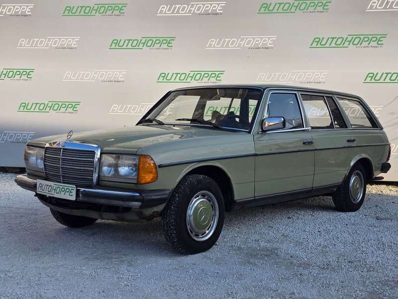 Grün Gebraucht 1984 Mercedes 240 Kombi | 3.000 € - Bild 1/4