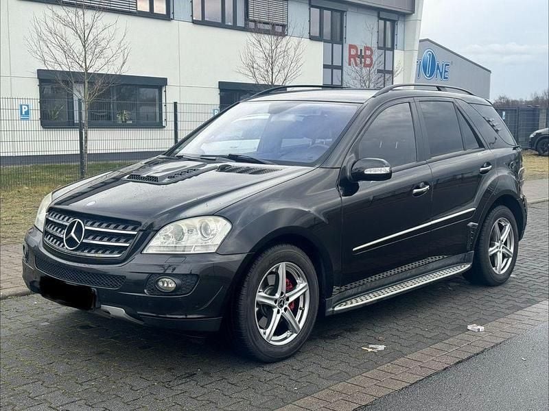 Gebraucht Mercedes ML320 224 PS (164 kW) 2005 Schwarz SUV