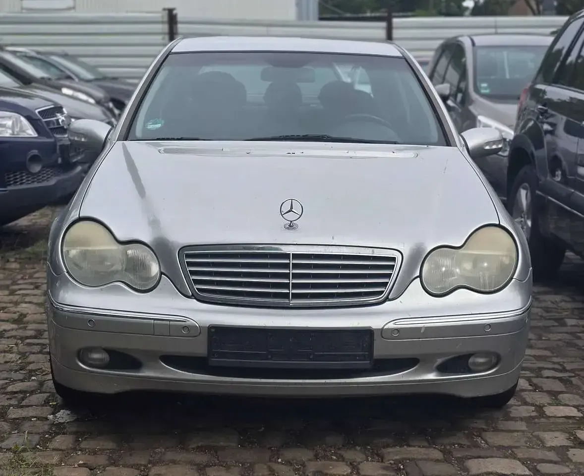 Gebraucht Mercedes C180 143 PS (105 kW) 2003 Brillantsilber  metalliclack Limousine