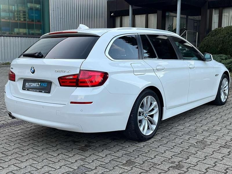 Gebraucht BMW 525 218 PS (160 kW) 2012 Alpinweiss iii Kombi