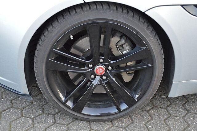 Gebraucht Jaguar F-Type R-Dynamic 300 PS (220 kW) 2019 Indus silver Coupé