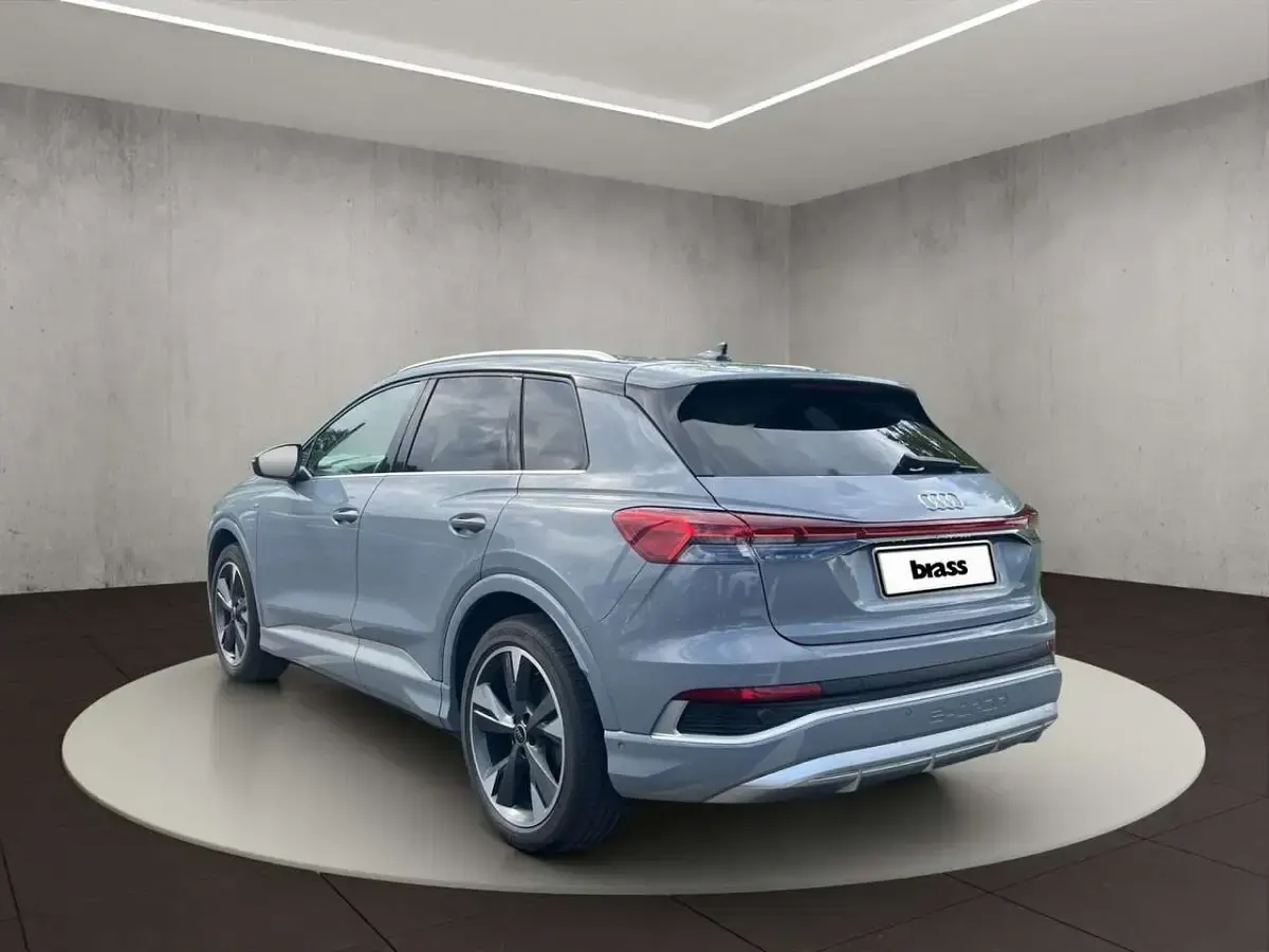 Używany Audi Q4 e-tron Ambiente 150 kW (204 KM) 2023 Szary SUV