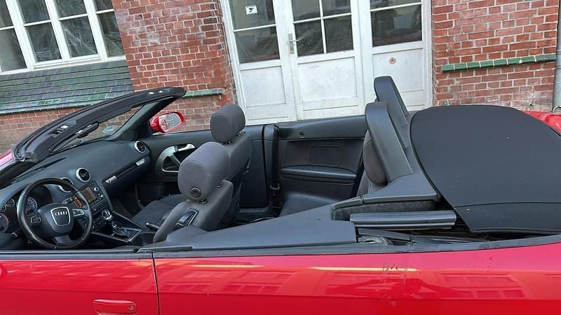 Gebraucht Audi A3 Cabriolet Design 105 PS (77 kW) 2011 Rot Cabrio
