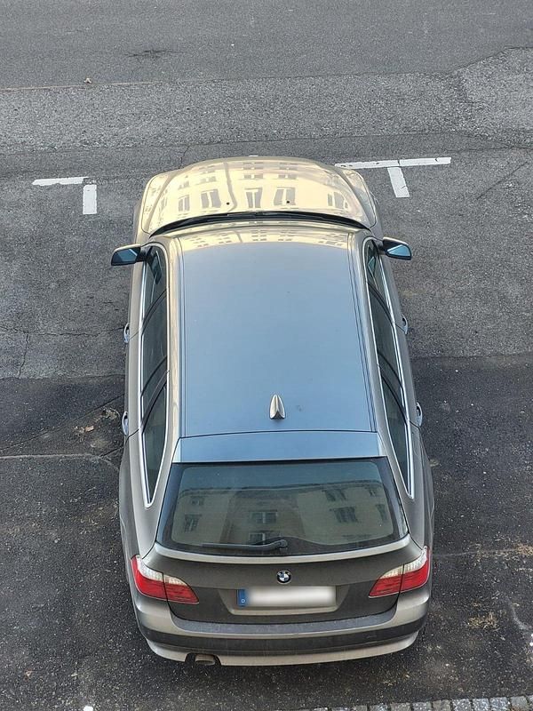 Gebraucht BMW 520 163 PS (119 kW) 2007 Grau Kombi