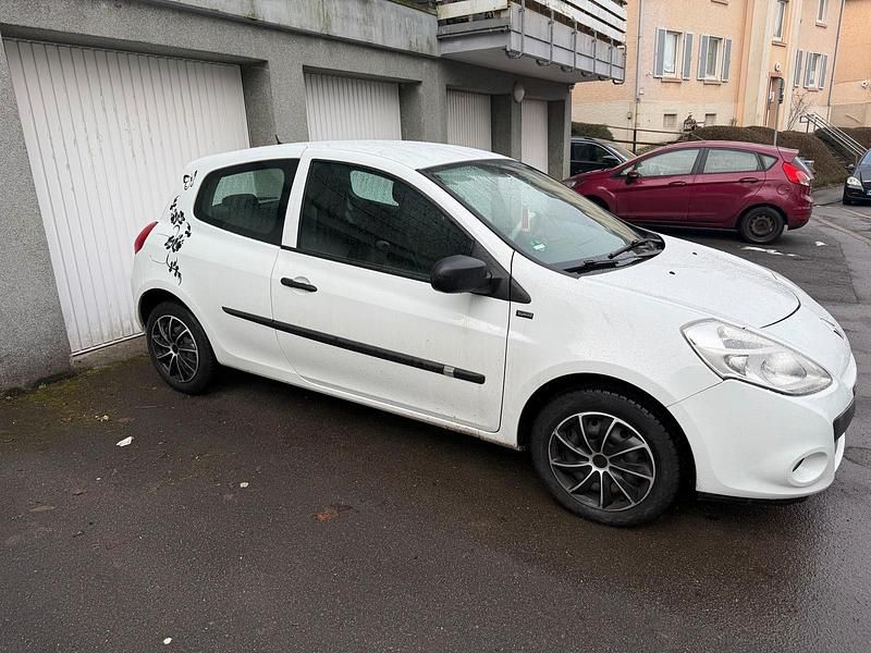Gebraucht Renault Clio III 75 PS (55 kW) 2012 Weiß Kleinwagen