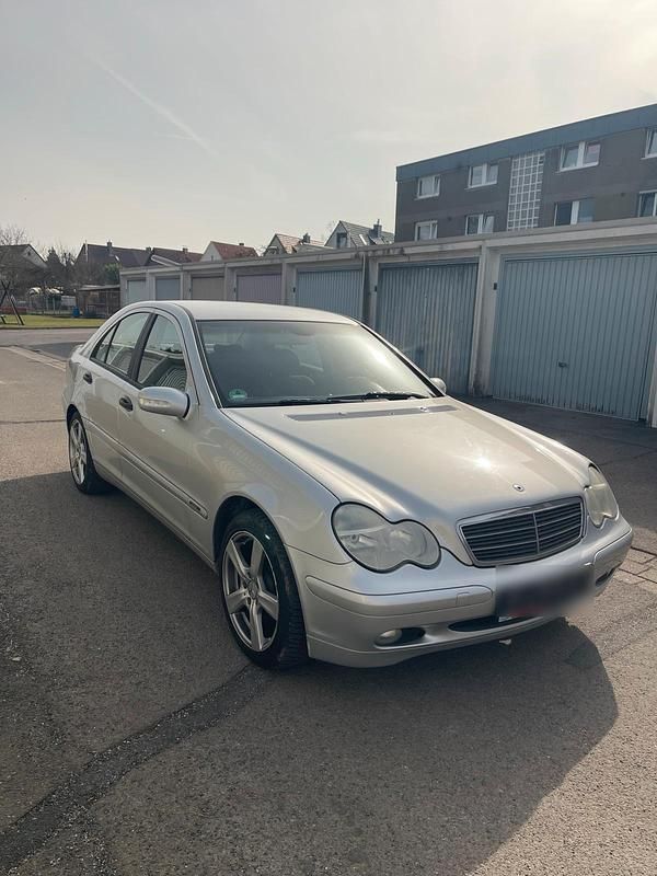 Gebraucht Mercedes C220 143 PS (105 kW) 2003 Limousine