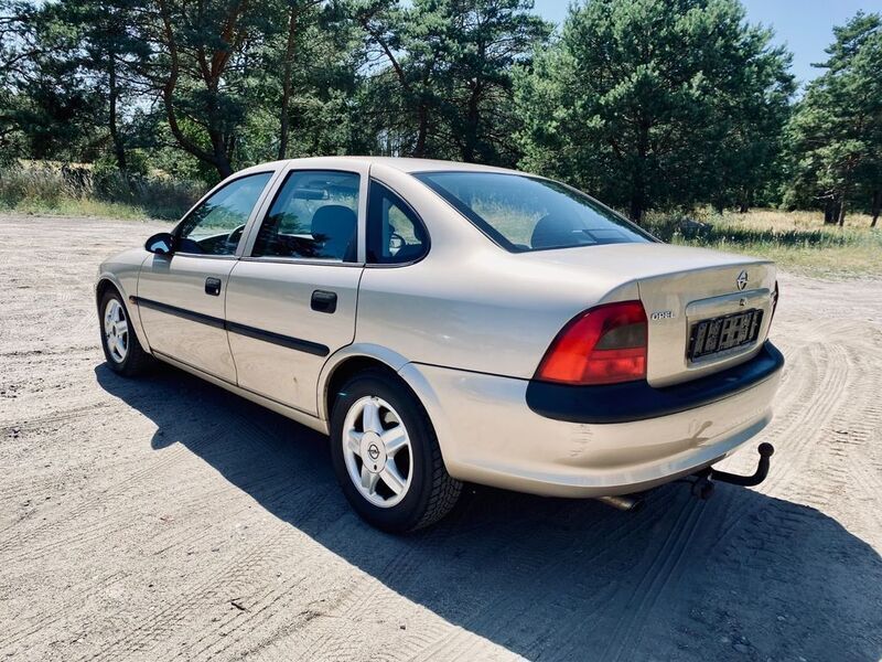 Silber Gebraucht 1998 Opel Vectra Limousine | 1.000 € (Guter Preis) - Bild 1/4