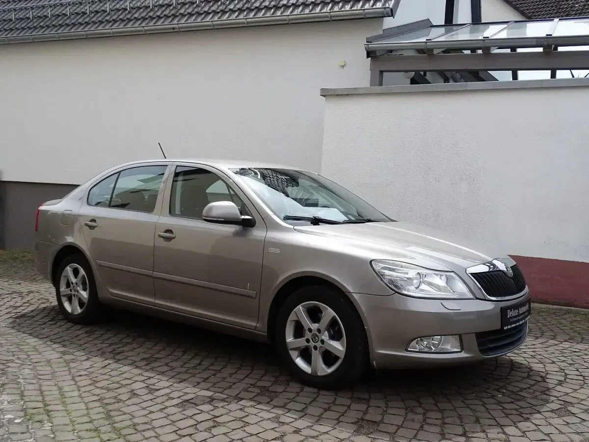Gebraucht Skoda Octavia 105 PS (77 kW) 2012 Beige Limousine