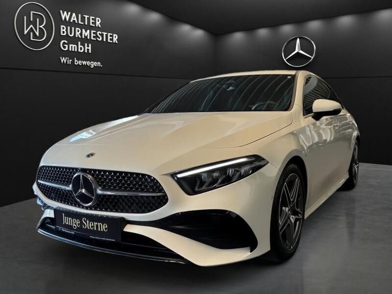 Weiß Gebraucht 2024 Mercedes A220 AMG Limousine | 38.490 € (Fairer Preis) - Bild 1/4