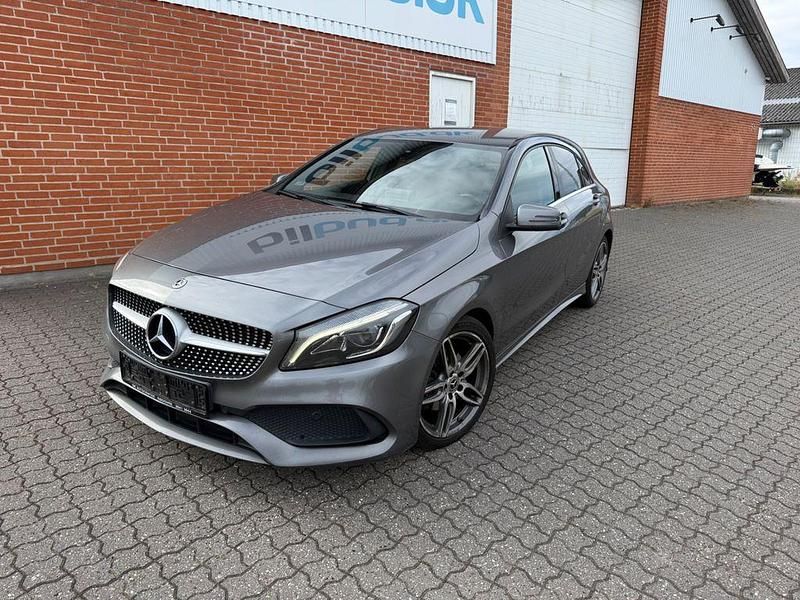 Grau Gebraucht 2017 Mercedes A200 AMG line Limousine | 10.800 € (Fairer Preis) - Bild 1/4