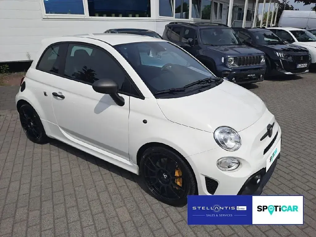 Gebraucht Abarth 695 179 PS (131 kW) 2024 Weiß Kleinwagen