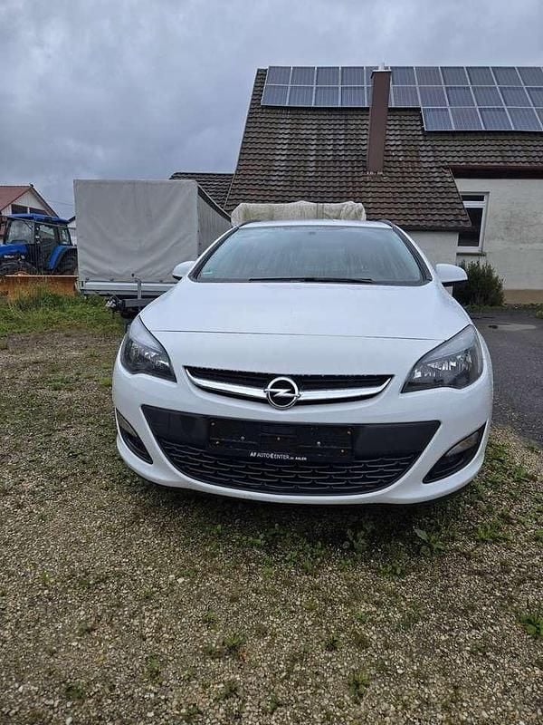 Weiß Gebraucht 2015 Opel Astra Edition Kombi | 6.300 € (Superpreis) - Bild 1/4