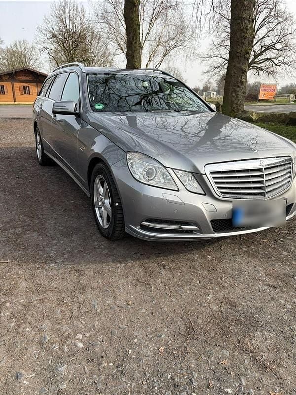 Gebraucht Mercedes E220 Elegance 170 PS (125 kW) 2012 Silber Kombi