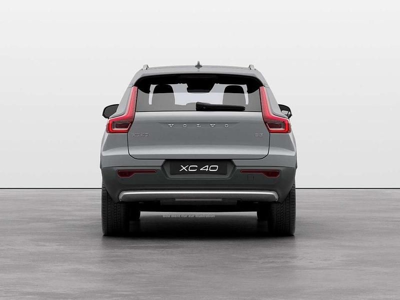Neu Volvo XC40 Core 163 PS (119 kW) 2025 Andere farbe ggf. mit aufpreis SUV