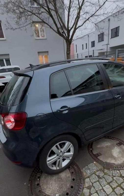 Gebraucht VW Golf VII Match 105 PS (77 kW) 2012 Blau Kleinwagen