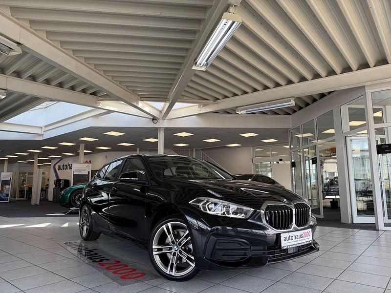 Black sapphire metallic Gebraucht 2024 BMW 118 Advantage Kleinwagen | 26.950 € (Fairer Preis) - Bild 1/4
