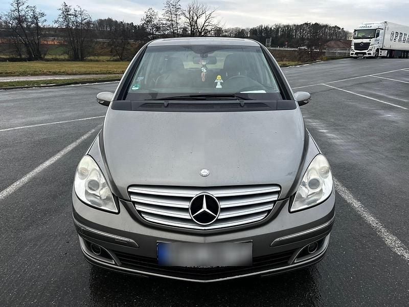 Gebraucht Mercedes B200 140 PS (102 kW) 2007 Grau Van / Kleinbus