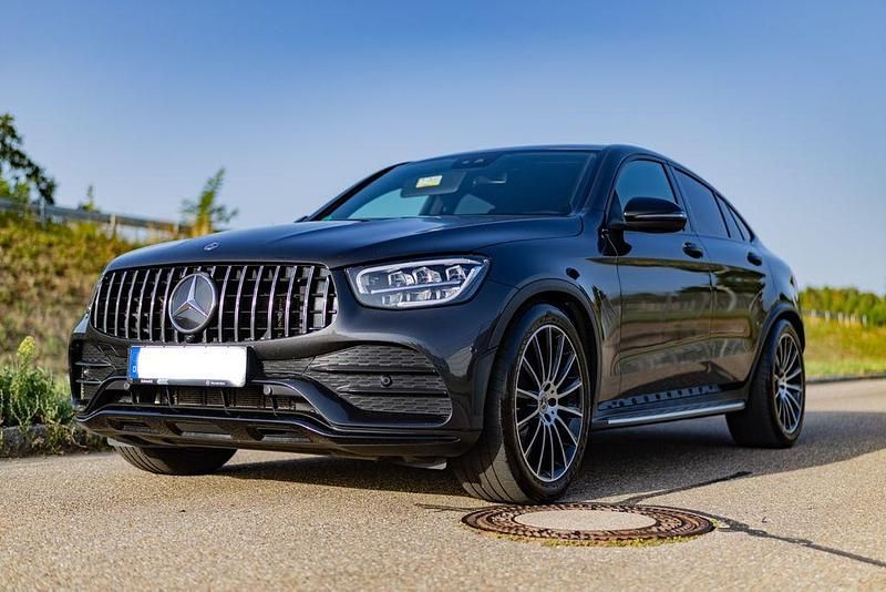 Grau Gebraucht 2019 Mercedes GLC300 AMG line Coupé | 38.500 € (Fairer Preis) - Bild 1/4