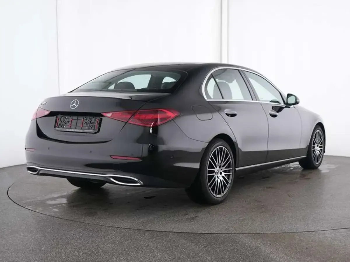 Gebraucht Mercedes C180 Premium Plus 170 PS (125 kW) 2025 Unilack schwarz Kombi