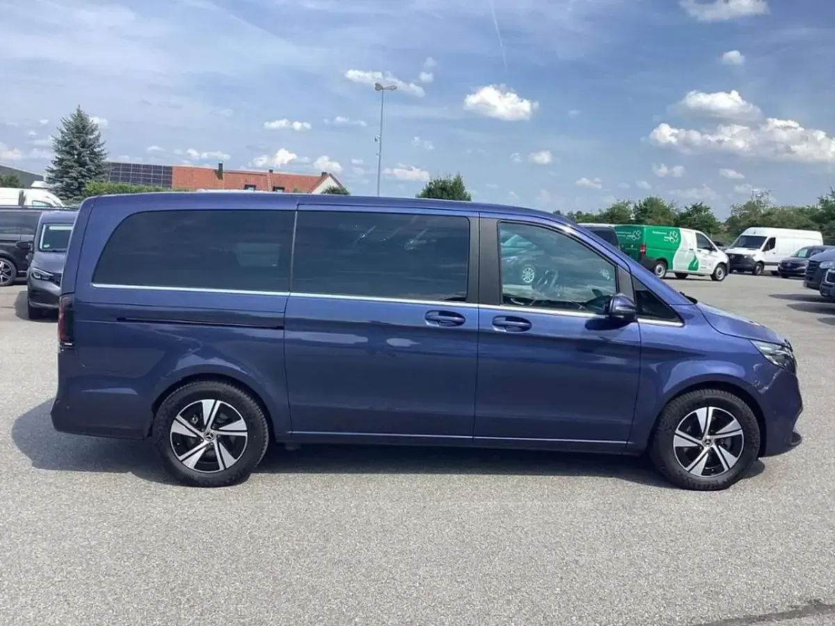 Gebraucht Mercedes EQV300 Avantgarde 150 kW (204 PS) 2025 Blau Van / Kleinbus