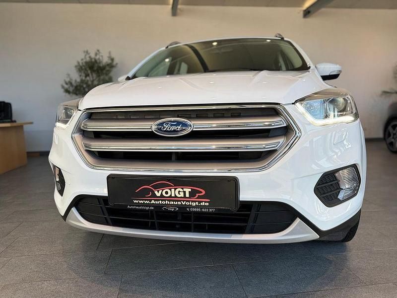 Gebraucht Ford Kuga 150 PS (110 kW) 2019 Weiß SUV
