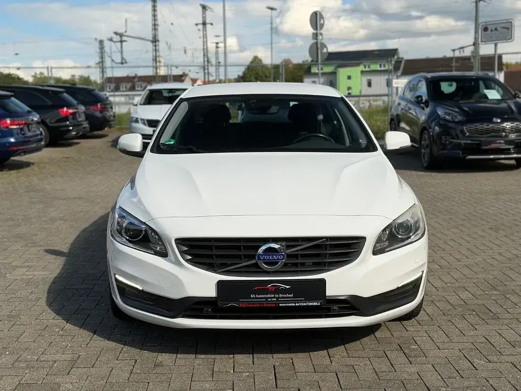 Gebraucht Volvo V60 Business Edition 150 PS (110 kW) 2015 Weiß Kombi