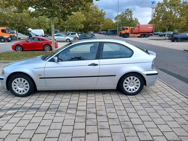 Silber Gebraucht 2002 BMW 316 Compact Kleinwagen | 5.899 € - Bild 1/4