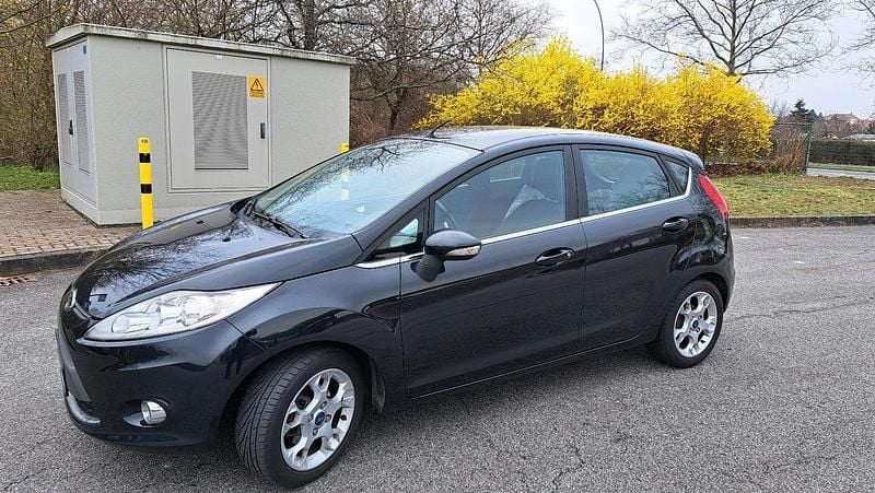 Gebraucht Ford Fiesta Titanium 82 PS (60 kW) 2012 Schwarz Kleinwagen