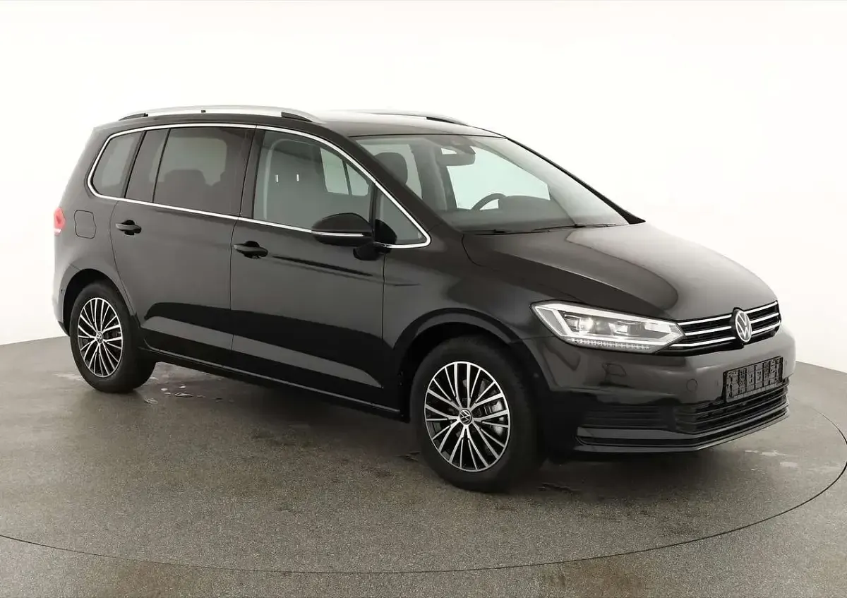 Neu VW Touran Comfortline 150 PS (110 kW) 2026 Grenadillschwarz metallic Van / Kleinbus