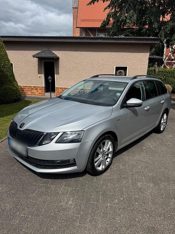 Silber Gebraucht 2018 Skoda Octavia Kombi | 10.900 € (Guter Preis) - Bild 1/4
