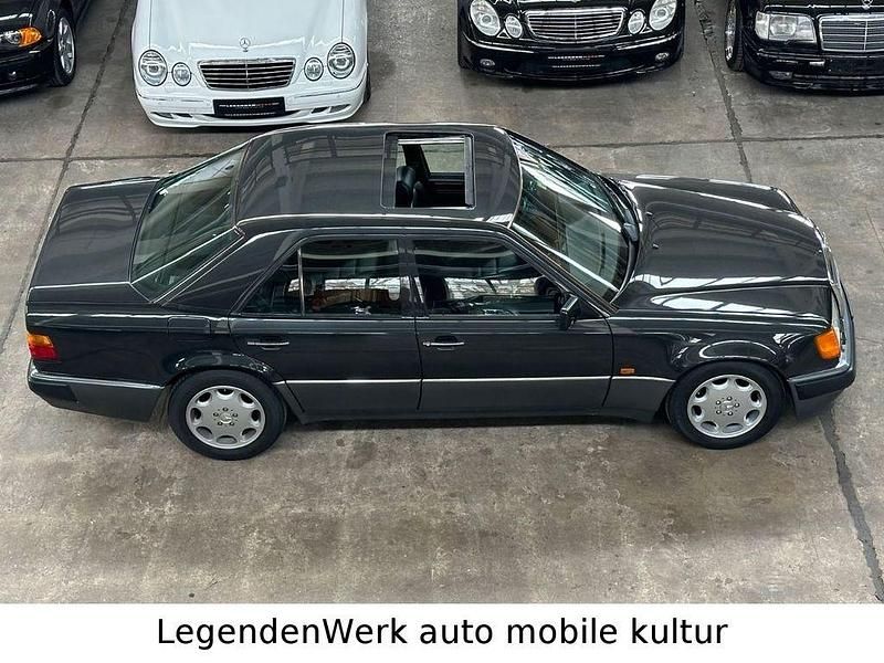 Gebraucht Mercedes E500 326 PS (239 kW) 1991 Schwarz Limousine