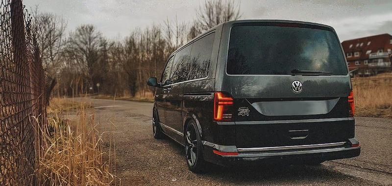 Gebraucht VW Multivan Highline 204 PS (150 kW) 2017 Schwarz Van