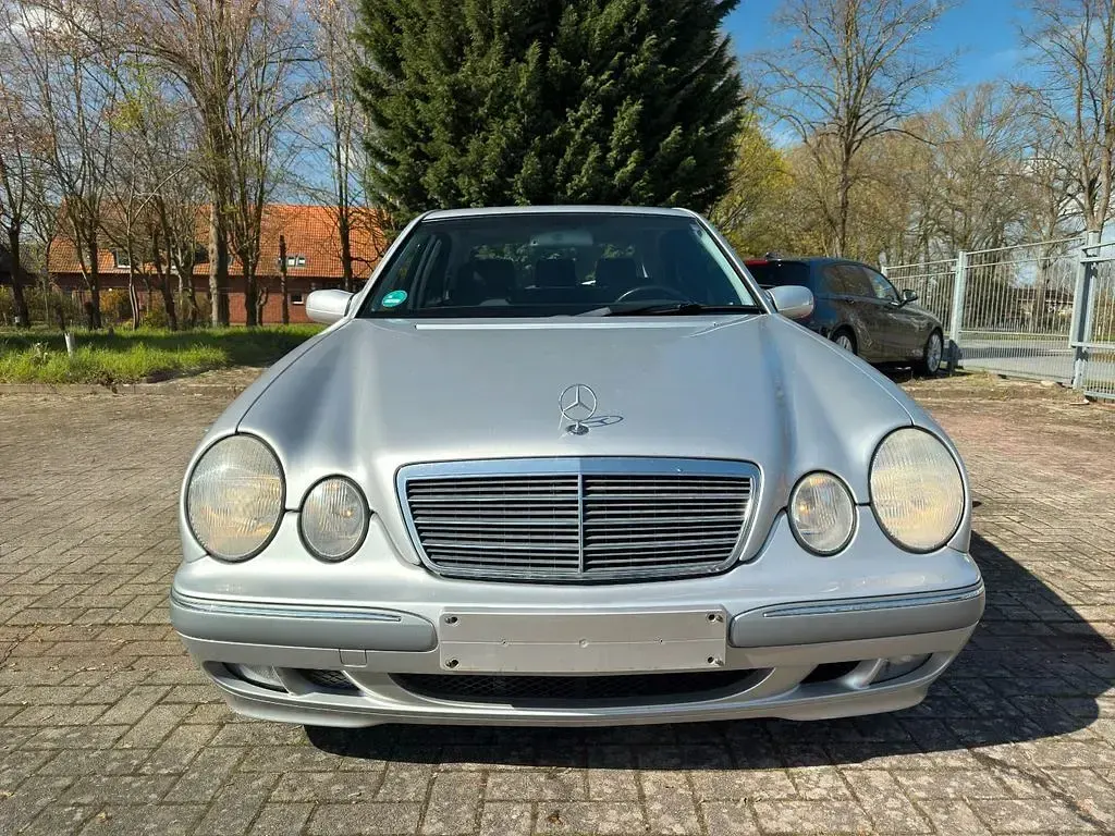 Gebraucht Mercedes E240 Elegance 170 PS (125 kW) 2001 Silber Limousine