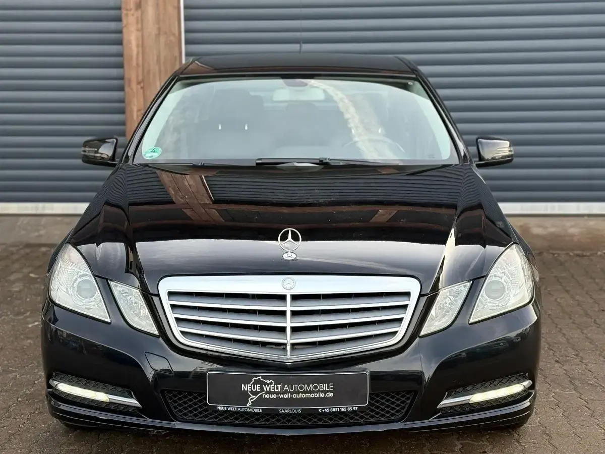 Gebraucht Mercedes E200 136 PS (100 kW) 2011 Schwarz Limousine
